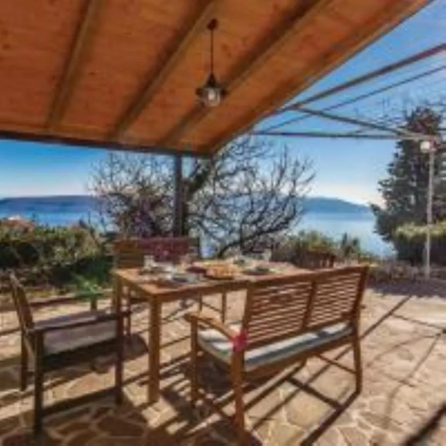 Holiday Home Sea View location